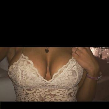 Rayna - Escort duo à Philippeville Profil de Rayna, 40 ans, Escort duo à Philippeville (Namur)